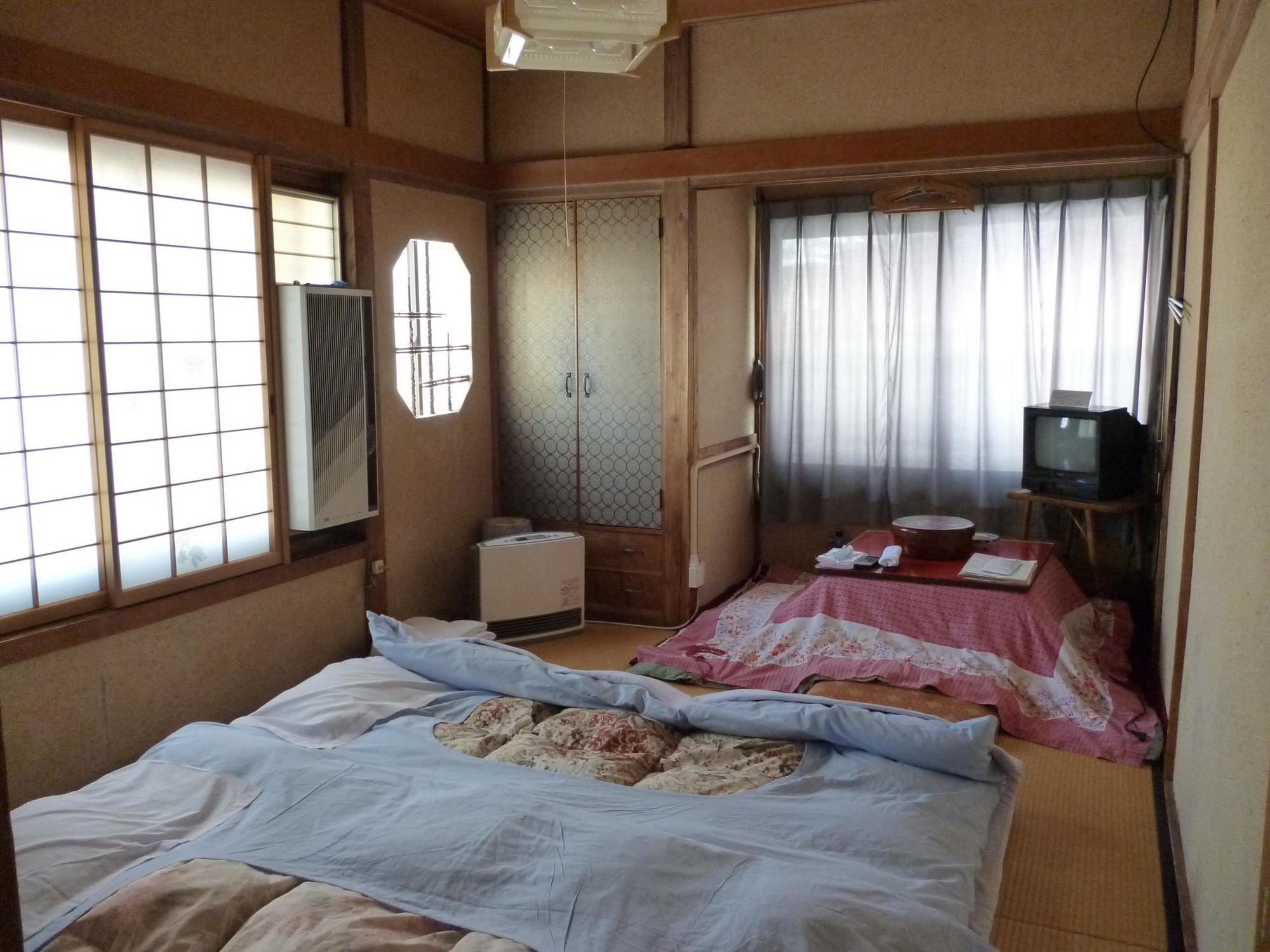 Uotoshi Ryokan Yamanouchi  Exterior photo