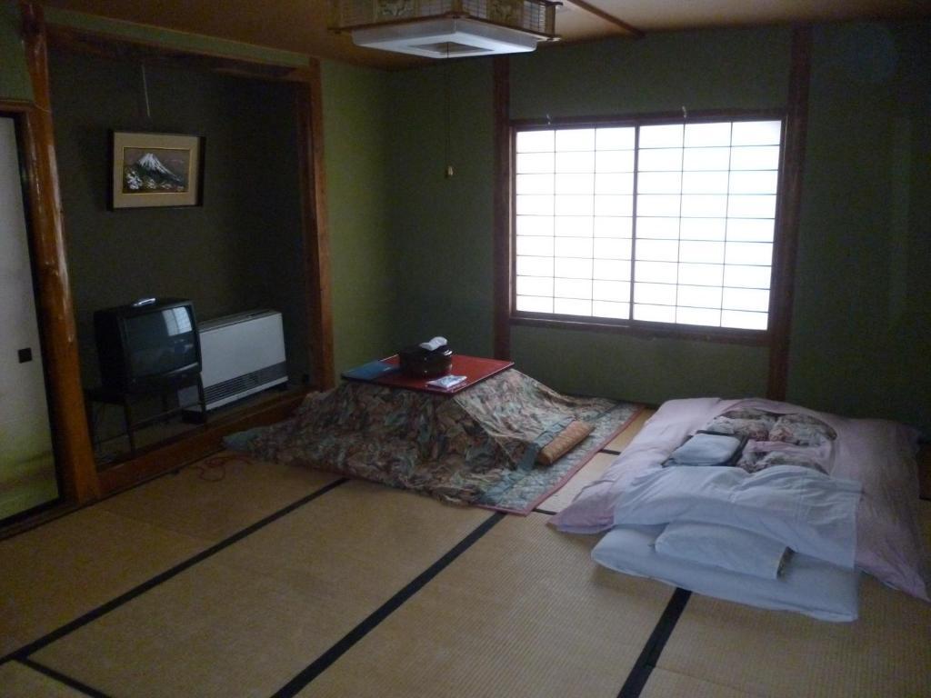 Uotoshi Ryokan Yamanouchi  Exterior photo