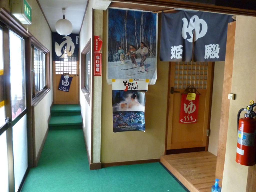 Uotoshi Ryokan Yamanouchi  Exterior photo